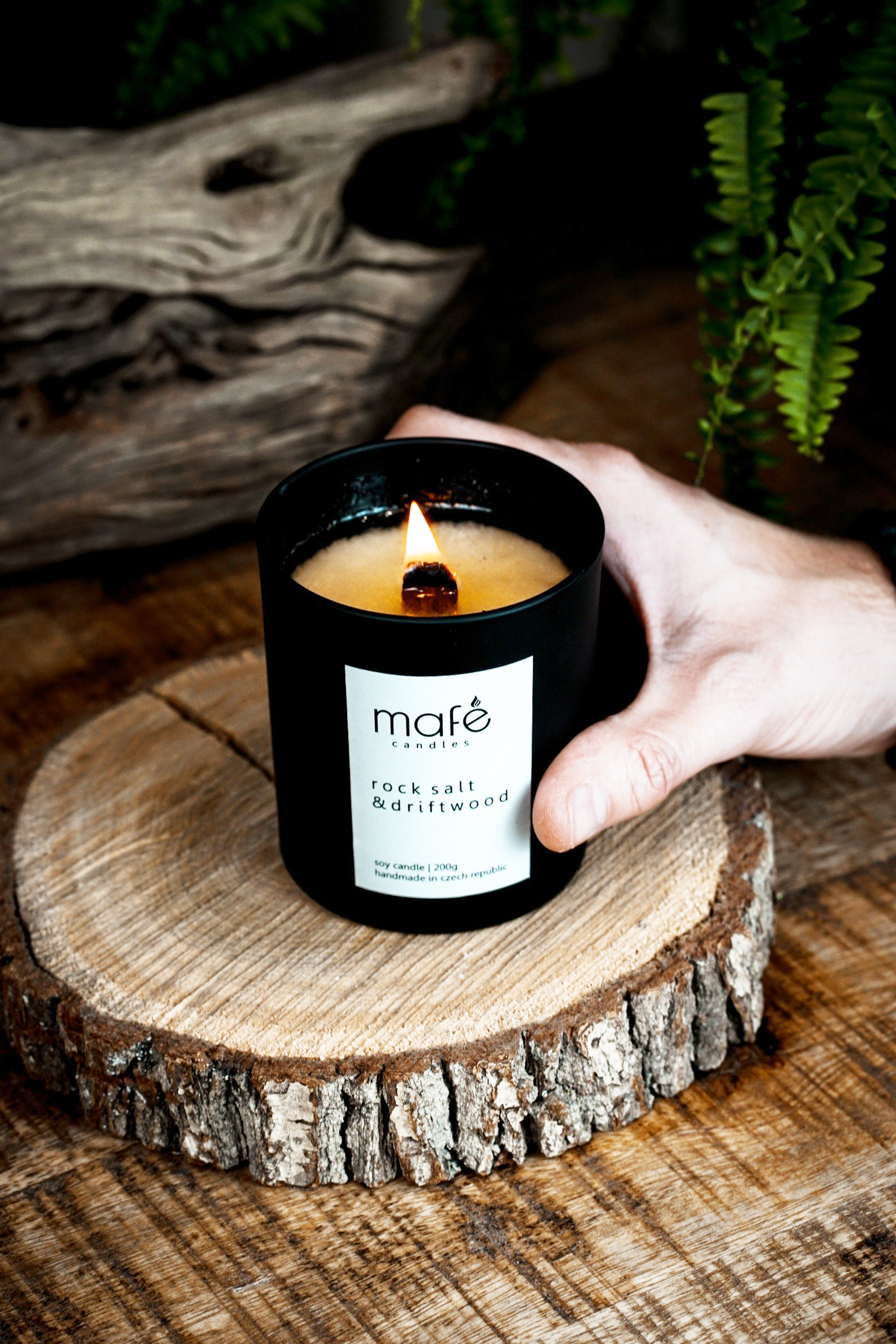 Tunelování svíčky – vosk zůstává na okrajích nádoby